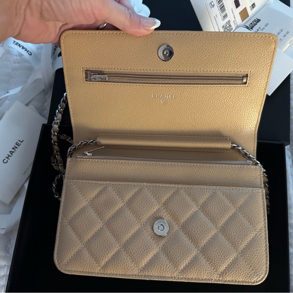 Chanel Beige Quilted Leather Bag like new - Picture 2 of 7
